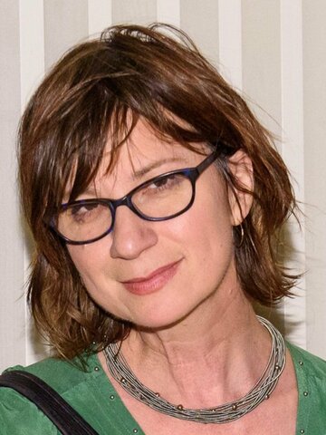 Eszter Balint Headshot