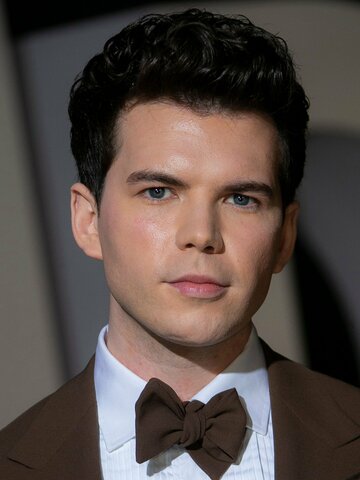 Luke Newton Headshot