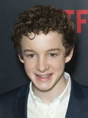 Louis Hynes Headshot