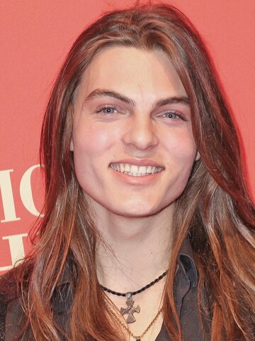 Damian Hurley Headshot