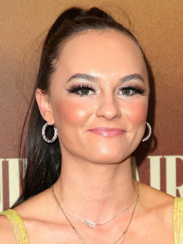 Madeline Carroll Headshot
