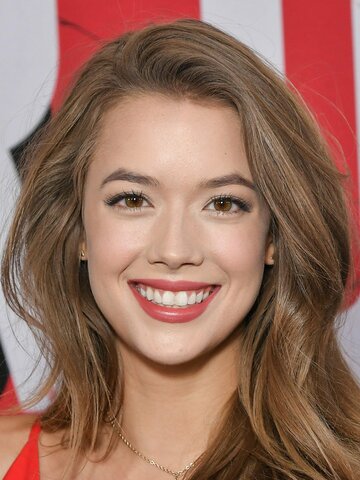 Morgan Lindholm Headshot