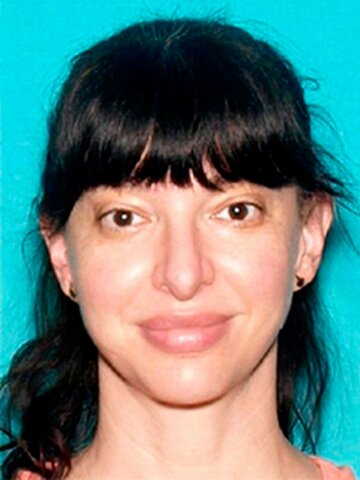 Lindsey Pearlman Headshot