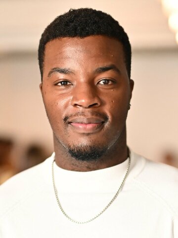 Daniel Ezra Headshot