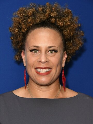 Anya Adams Headshot