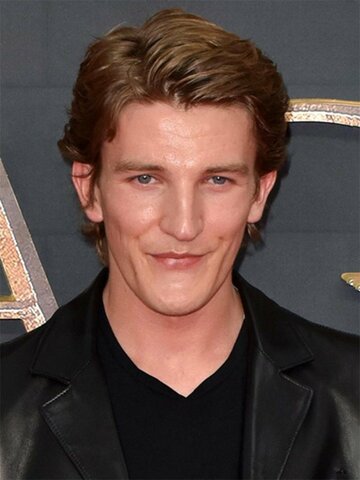 Ewan Mitchell Headshot