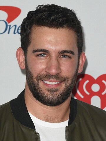 Derek Peth Headshot