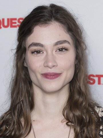 Sarah Davenport Headshot