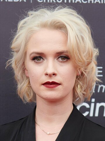 Sarah Swire Headshot