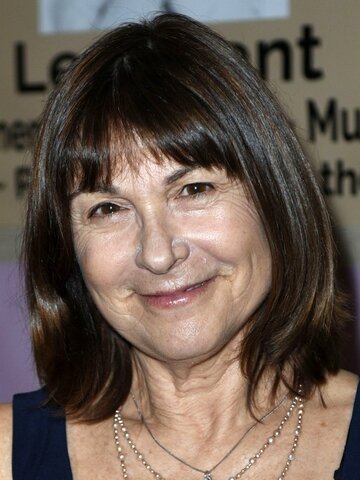 Dinah Manoff Headshot