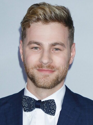 Cameron Fuller Headshot