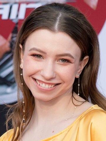 Katelyn Nacon Headshot