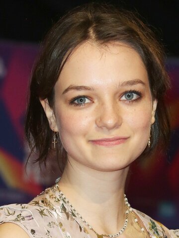 Esme Creed-Miles Headshot
