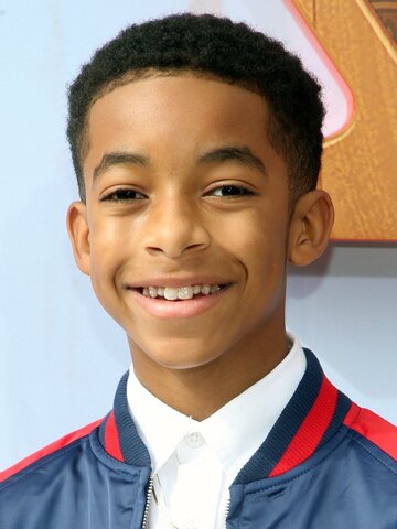 Isaiah Russell-Bailey Headshot