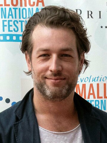 Julian Looman Headshot