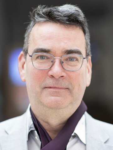 Mick Herron Headshot