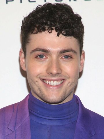 Tom Lewis Headshot