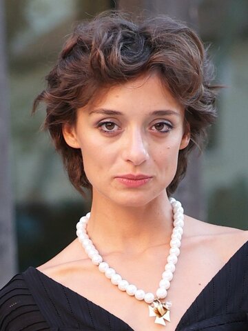 Angela Bundalovic Headshot