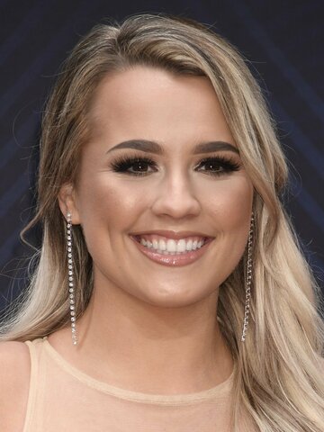 Gabby Barrett Headshot