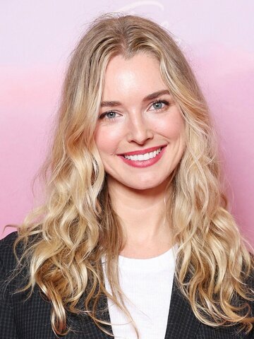 Ellie Gall Headshot