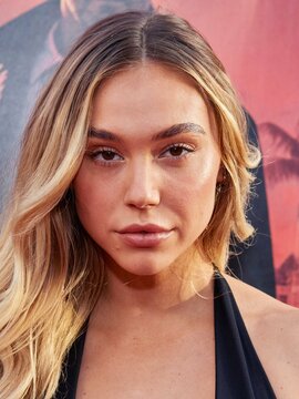 Alexis Ren