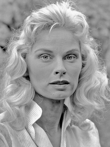 Irish McCalla Headshot