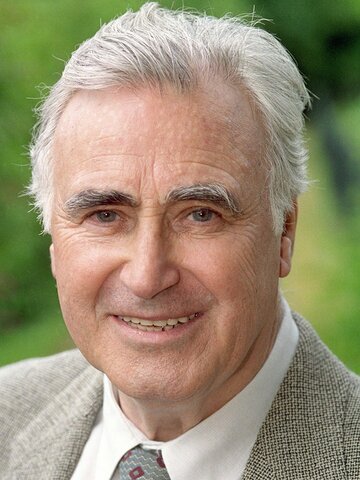 Karl Michael Vogler Headshot
