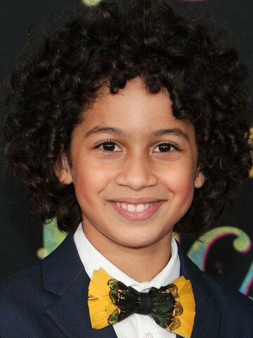 Ravi Cabot-Conyers Headshot