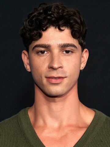 Isaac Powell Headshot