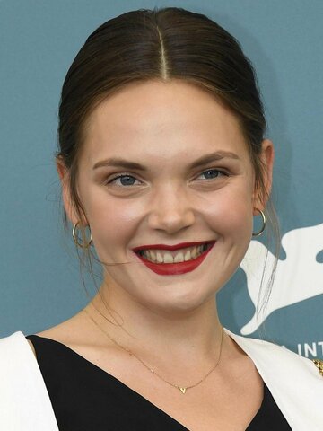 Sandra Drzymalska Headshot