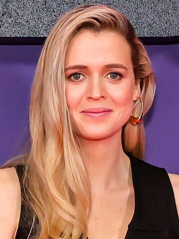 Sofia Oxenham Headshot