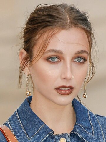 Emma Chamberlain Headshot