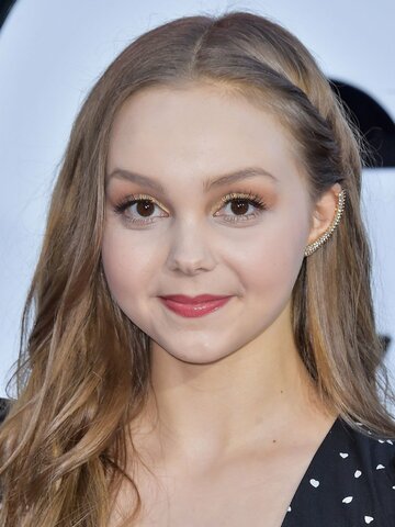 Savannah May Headshot