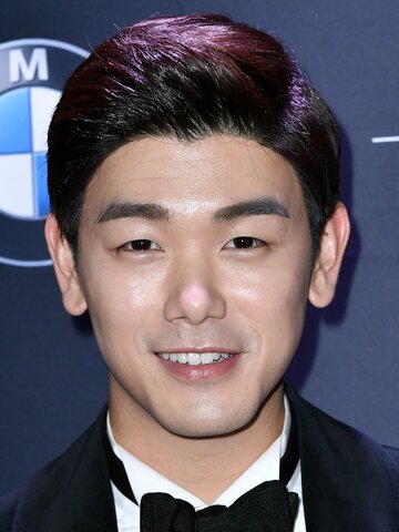 Eric Nam Headshot