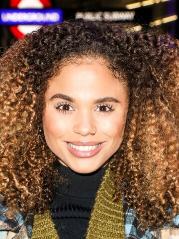 Jessica Plummer Headshot