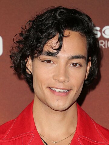 Evan Evagora Headshot