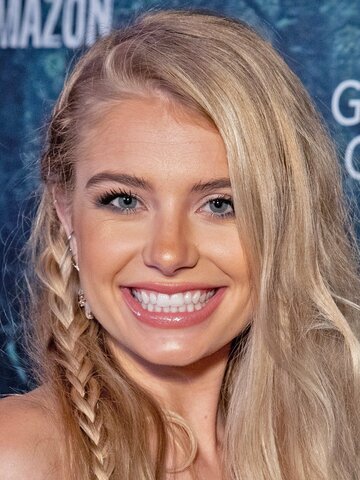 Demi Burnett Headshot
