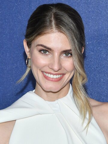 Caitlin Bassett Headshot