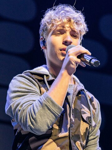 Baylee Littrell Headshot