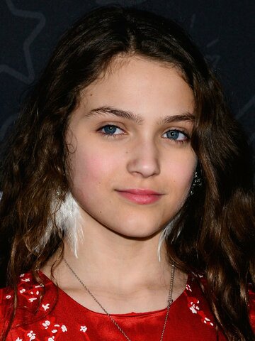 Izzy G. Headshot