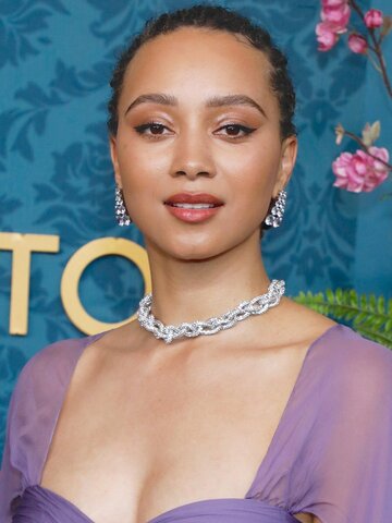 Emma Naomi Headshot