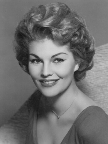 Claire Kelly Headshot