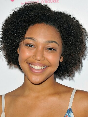 Mychala Lee Headshot