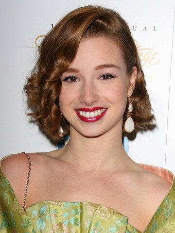 Lizzie Back Headshot