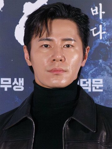 Lee Kyu-hyung Headshot