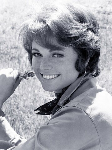 Jo Ann Pflug Headshot