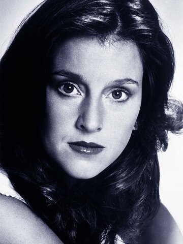Wendy Phillips Headshot
