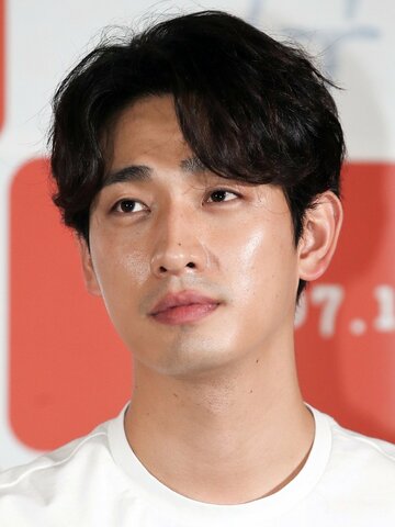 Yoon Park Headshot