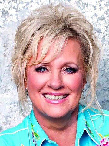 Connie Smith Headshot