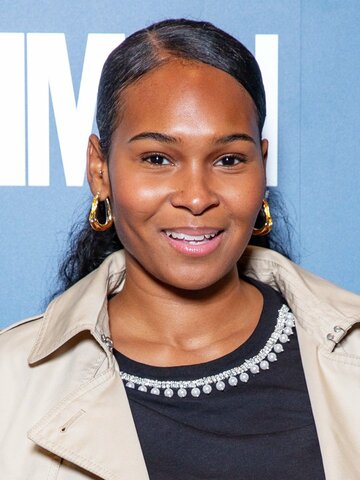 Nadine Mills Headshot